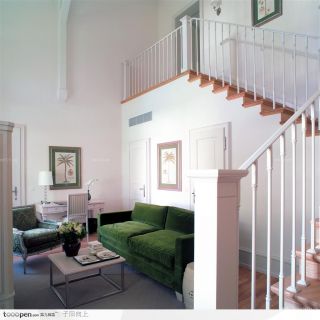 简洁温馨小平米复式楼室内楼梯扶手装饰效果图片
