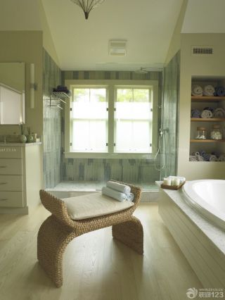 沉稳室内浴室钢化玻璃隔断设计实景图