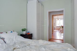 最新70平米简约欧式卧室衣柜设计效果图