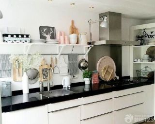 小户型敞开式厨房橱柜设计图片欣赏