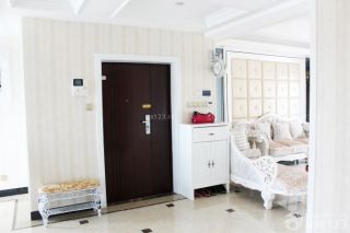 白色典雅最新二室一厅欧式风格门设计图
