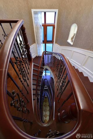 别墅室内木楼梯扶手装修效果图片欣赏
