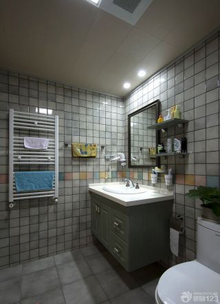 最新现代风格小户型卫生间瓷砖配色装修实景图欣赏