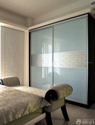 家装卧室衣柜玻璃门设计图片