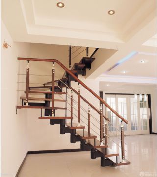 美式复式室内楼梯设计效果图