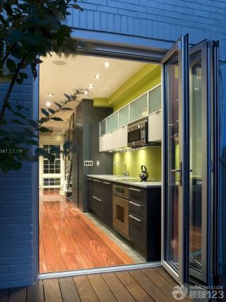 2023开放式厨房玻璃折叠门效果图片
