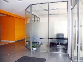 2023小型办公室磨砂玻璃隔断案例欣赏