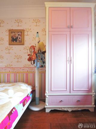 最新可爱儿童房间衣柜粉色门实景图大全