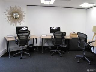 最新小型办公室办公桌椅摆放效果图片