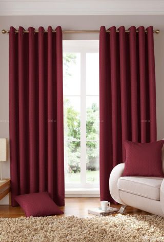 温馨家居室内酒红色窗帘设计图片2023