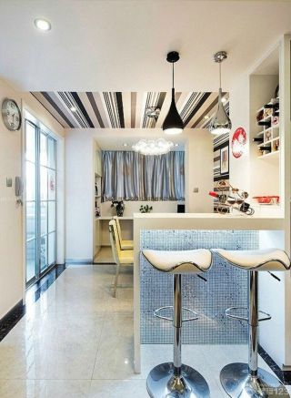 80多平米房子厨房吧台设计装修图