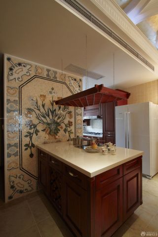 80平米简欧风格厨房瓷砖拼图背景墙装修效果图欣赏