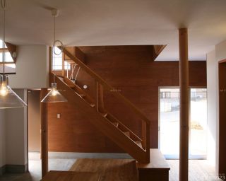 最新复式楼梯设计实木楼梯装修效果图欣赏