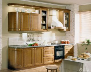 小户型厨房橱柜浅黄色木地板装修图片欣赏2023