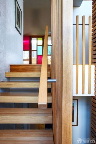 北欧风格小跃层楼梯装修设计效果图