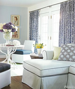 家装小客厅印花窗帘装修效果图欣赏