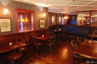 复古小酒吧设计深棕色木地板装修效果图片