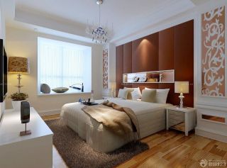现代欧式风格有飘窗的卧室装修效果图