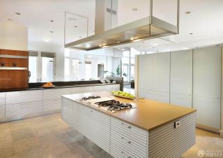 最新现代风格厨房装修效果图片
