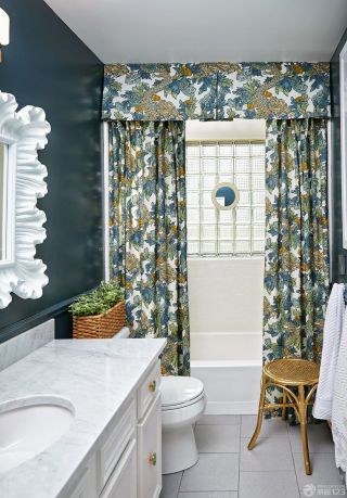 小户型装修厕所印花窗帘装修效果图片
