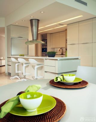 现代简约别墅小厨房设计效果图