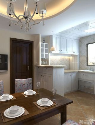 美式小厨房白色橱柜装修设计效果图片