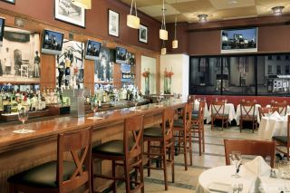 现代主题酒吧棕色墙面装修设计效果图片