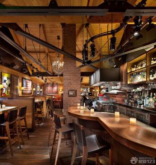 美式乡村酒吧木质吧台装修效果图片