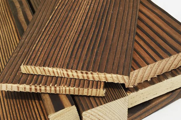 碳化木和原木有什么区别 碳化木和原木哪个好一些