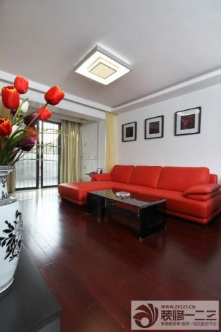 二室二厅红色沙发装修样板房图片