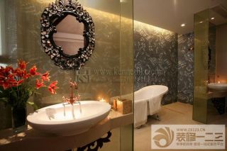 家庭浴室白色浴缸设计图片 