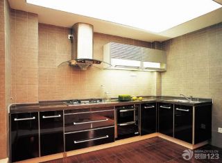 2023厨房黑色橱柜实景图