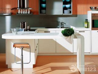 现代田园厨房白色橱柜装修设计图片欣赏
