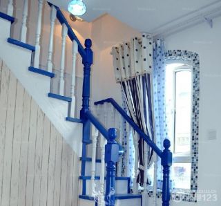 地中海风情木楼梯装修设计图