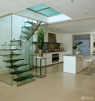 现代简约玻璃楼梯装修效果图欣赏