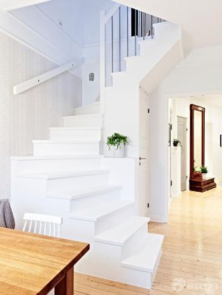 北欧风格小户型楼梯装修效果图片欣赏