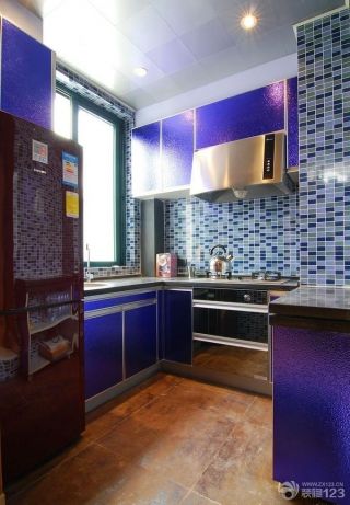 家庭厨房橱柜颜色装修实景图