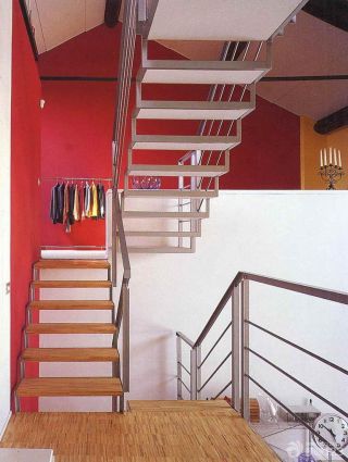 简约温馨小户型阁楼楼梯设计实景图