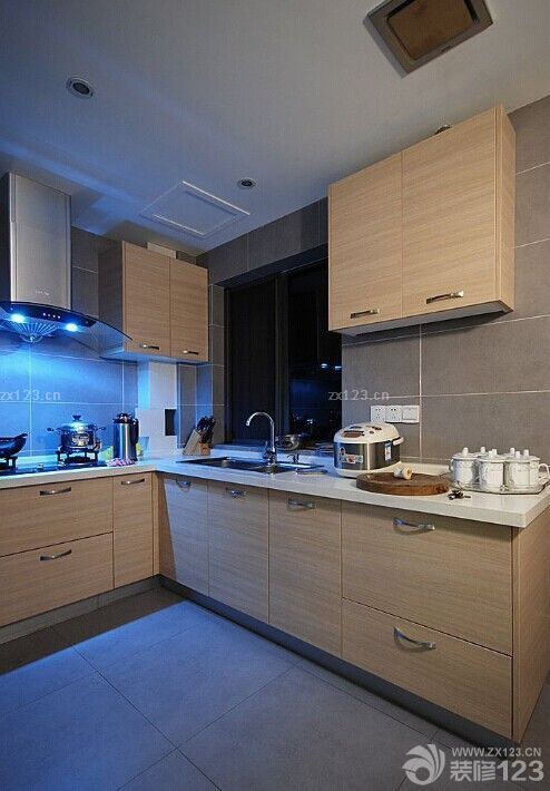 最新80平米厨房橱柜颜色效果图片