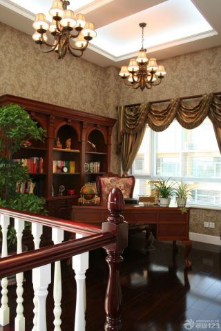 美式风格阁楼实木书桌书柜组合图片欣赏