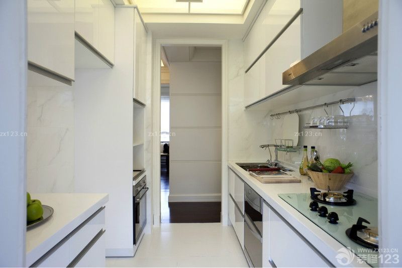 最新三居室厨房橱柜颜色效果图 