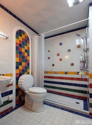 绚丽个性卫生间浴室铝扣板集成吊顶装修实景图
