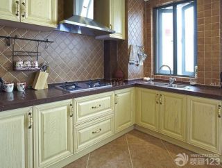厨房装修风格实木橱柜图片欣赏