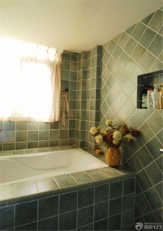 2023复古风小户型浴室装修实景图