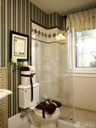 150平米家庭卫生间淋浴房钢化玻璃隔断实景图欣赏