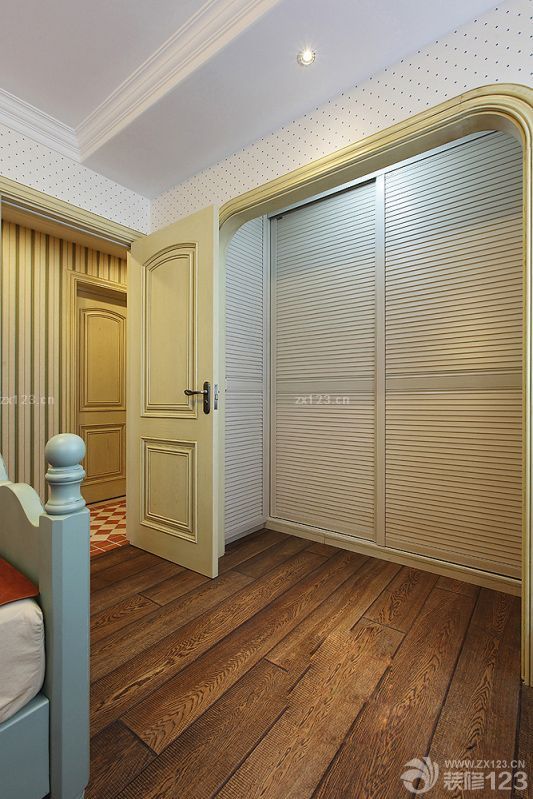 110平卧室壁橱衣柜设计效果图片