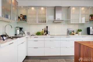 70平米简欧式厨房橱柜设计效果图片