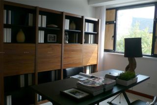 130平米书房实木书柜图片欣赏