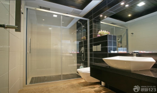 最新140平房子现代卫生间淋浴隔断设计效果图