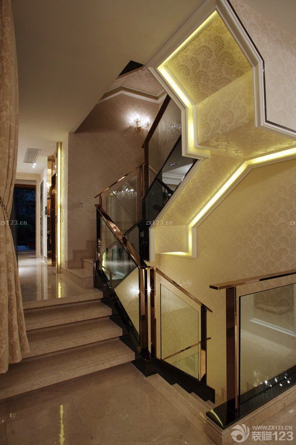 美式别墅室内楼梯扶手设计图片